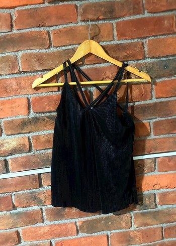 Siyah Pliseli V Yakalı İnce Askılı Kadın Atlet - Görsel 2