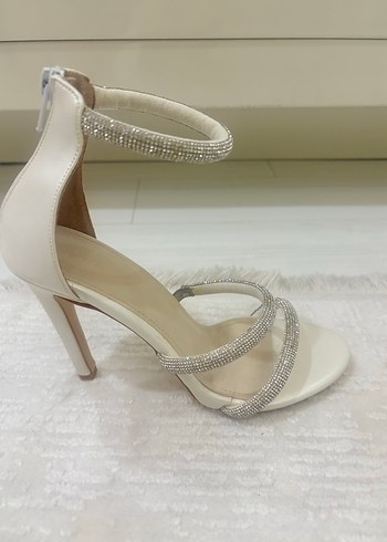 Beyaz Parlak Taşlı İnce Topuklu Kadın Abiye Ayakkabı - Görsel 7