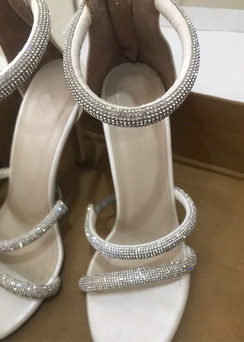 Beyaz Parlak Taşlı İnce Topuklu Kadın Abiye Ayakkabı - Görsel 4