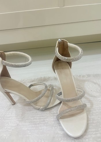 Beyaz Parlak Taşlı İnce Topuklu Kadın Abiye Ayakkabı - Görsel 6