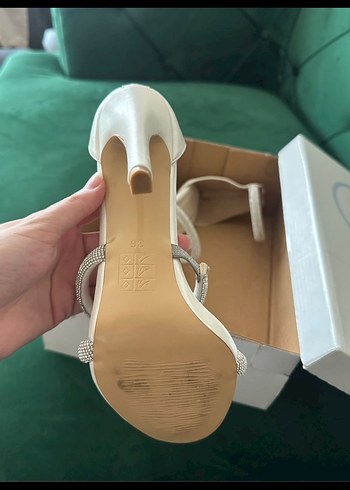 Beyaz Parlak Taşlı İnce Topuklu Kadın Abiye Ayakkabı - Görsel 5