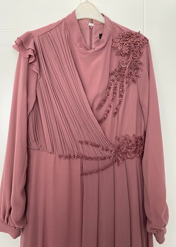 Pembe Uzun Kollu İşlemeli Abiye Elbise