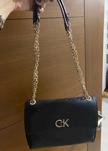 Calvin Klein Zincir Detaylı Siyah Kadın Çapraz Çanta