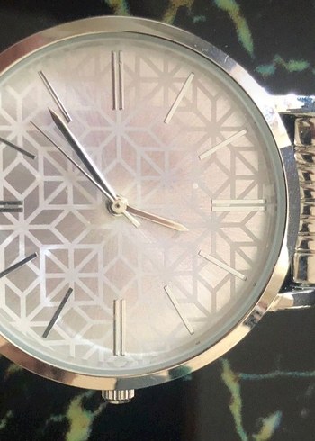 Zincir Detaylı Minimalist Kadın Saati - Görsel 4