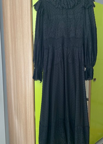 Uzun Kollu Siyah Nakışlı Gotik Elbise - Görsel 2