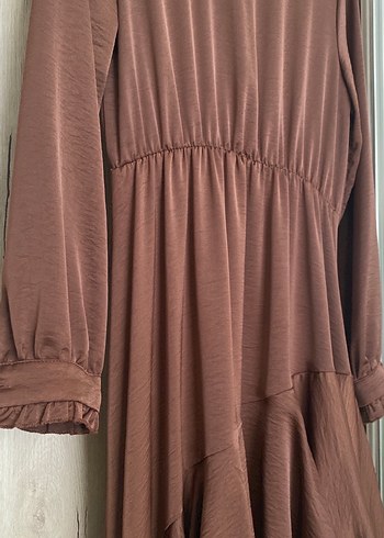 Kahverengi Uzun Fırfırlı Elbise - Görsel 3