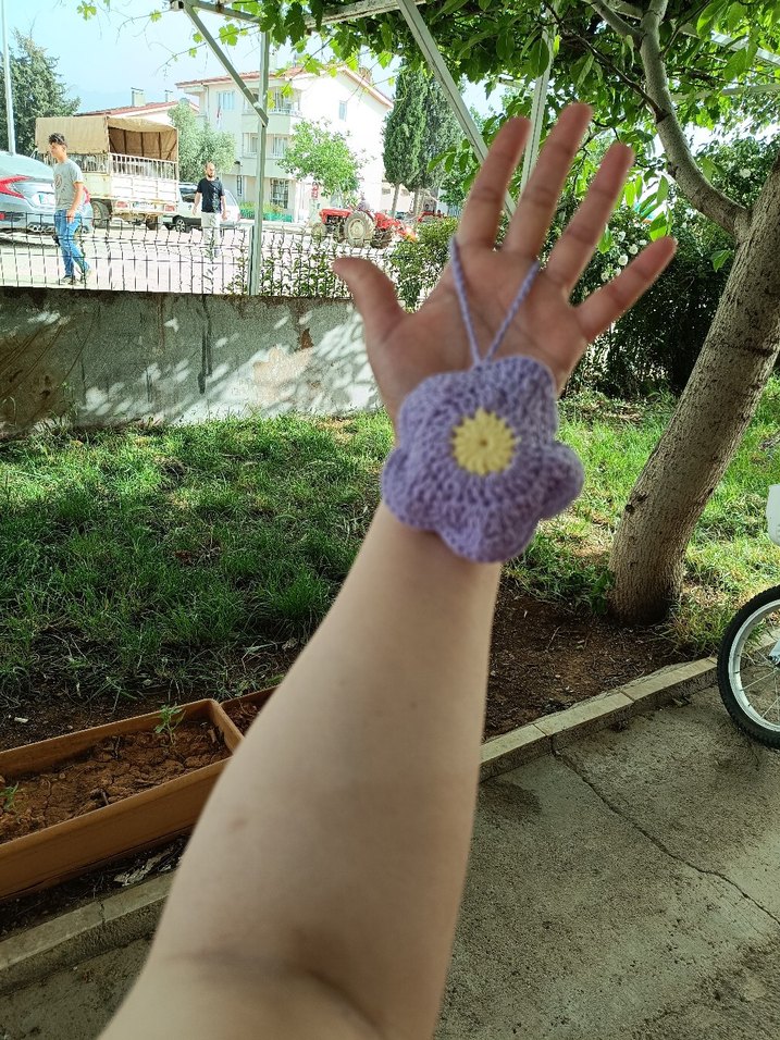 Mor Çiçek Desenli El Örgüsü Kulaklık Kılıfı - Görsel 3