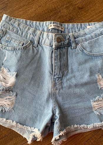 Kadın Mavi Yırtık Mini Denim Şort