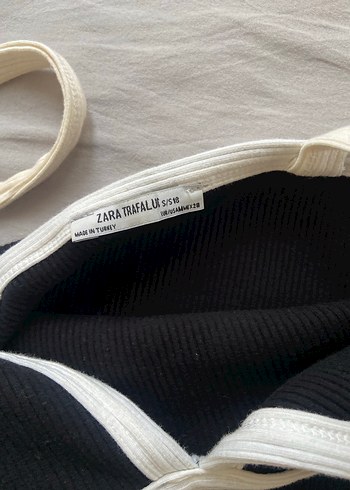 Zara Siyah V Yakalı Midi Gösterişli Elbise