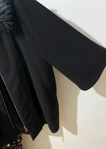 48 Beden siyah Renk Kürk Yakalı Siyah Kaban