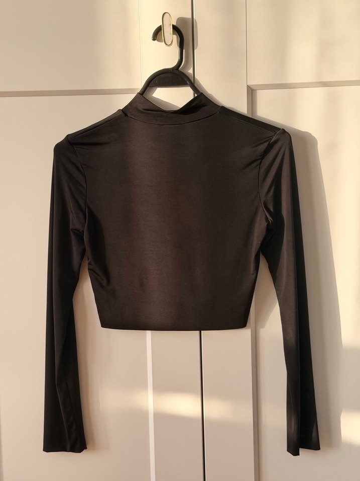 Uzun Kollu Siyah Crop Top - Görsel 2