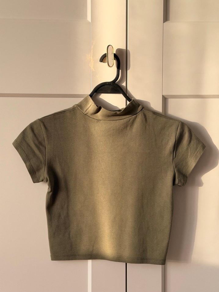 Kadın Haki Süet Yüksek Yakalı Kısa Kollu Tişört - Görsel 2