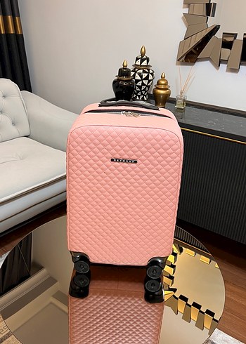 Pembe Yılan Desenli Klasik kabin Valiz