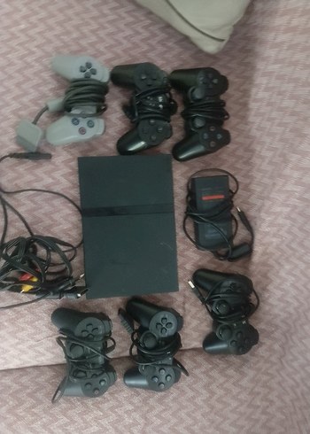PlayStation 2 Konsol ve 7 Kablolu Kol