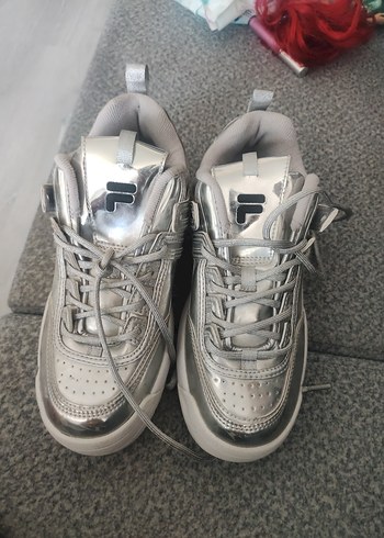 Gri Metalik Stiletto Topuklu Kadın Spor Ayakkabı