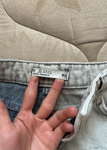 34 Beden Kadın Gri ve Mavi Yırtık Denim Mini Şort