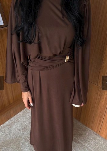 Drapeli Uzun Kahverengi elbise - Görsel 3