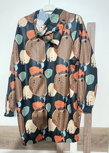 Kapüşonlu Desenli Kadın Yağmurluk - Görsel 2