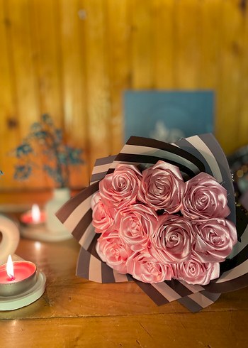 Pembe saten gül buketi