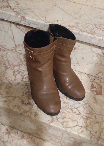 Kahverengi Deri Tokalı Kadın Topuklu Bot - Görsel 3