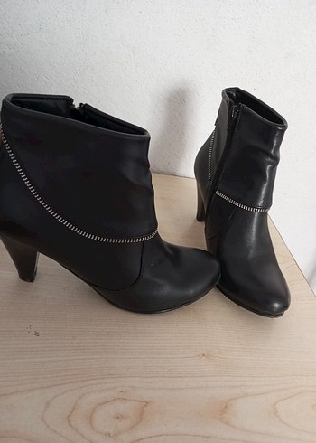 38 Beden Siyah Deri Stiletto Topuklu Kadın Bot