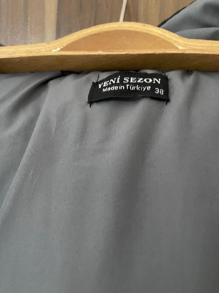 Gri Kapüşonlu Fermuarlı Kadın Yelek - Görsel 3