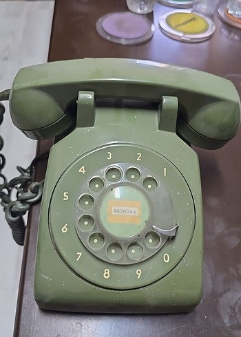 Haki Renkli Döner Telefon