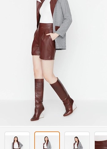 Kemer Detaylı Mini Deri Şort - Görsel 2