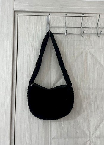 Siyah Peluş Detaylı Minimalist Kadın Çanta