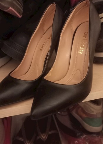 Siyah Deri Sivri Burun Yüksek Stiletto