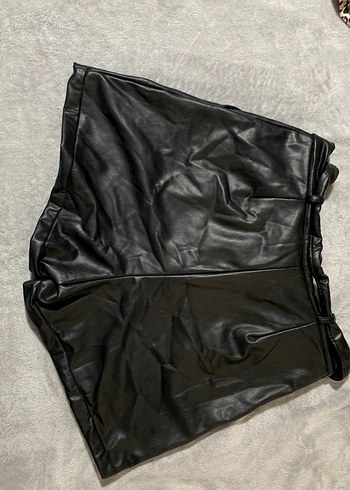 Kadın Siyah Deri Kemerli Mini Şort - Görsel 4