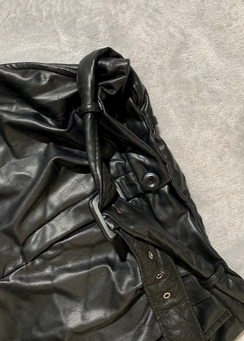 Kadın Siyah Deri Kemerli Mini Şort - Görsel 3