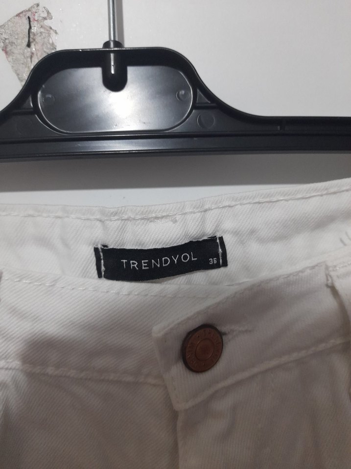 Kadın Beyaz Pamuklu Mini Kot Şort - Görsel 2