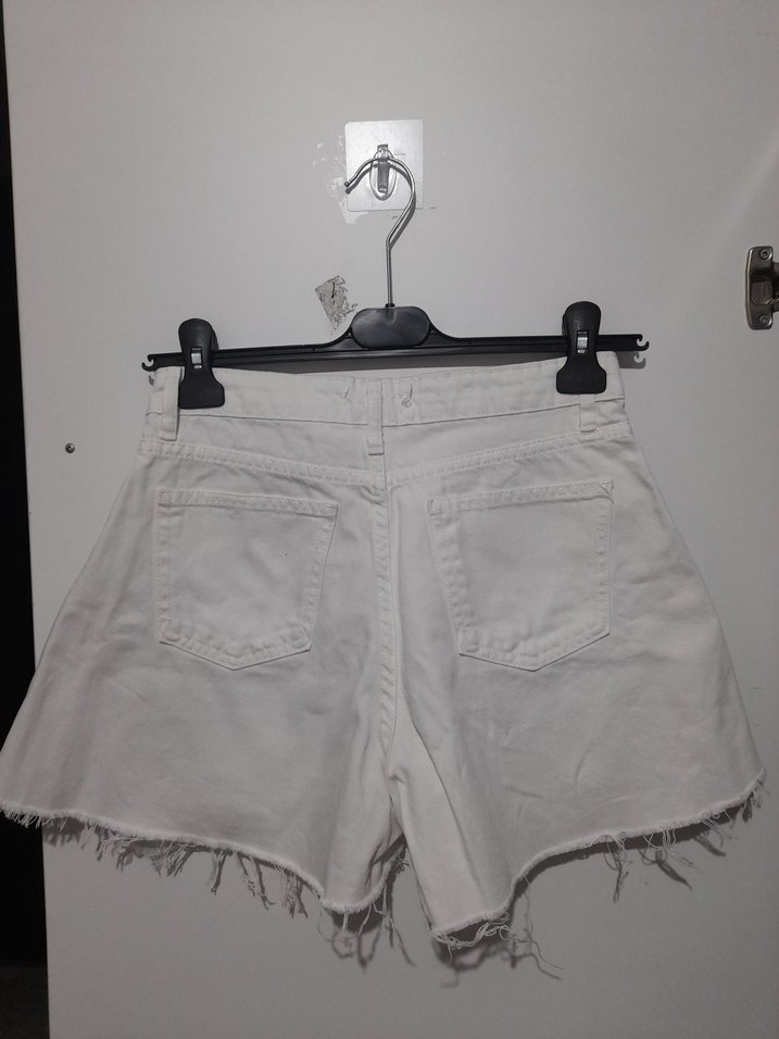 Kadın Beyaz Pamuklu Mini Kot Şort - Görsel 3