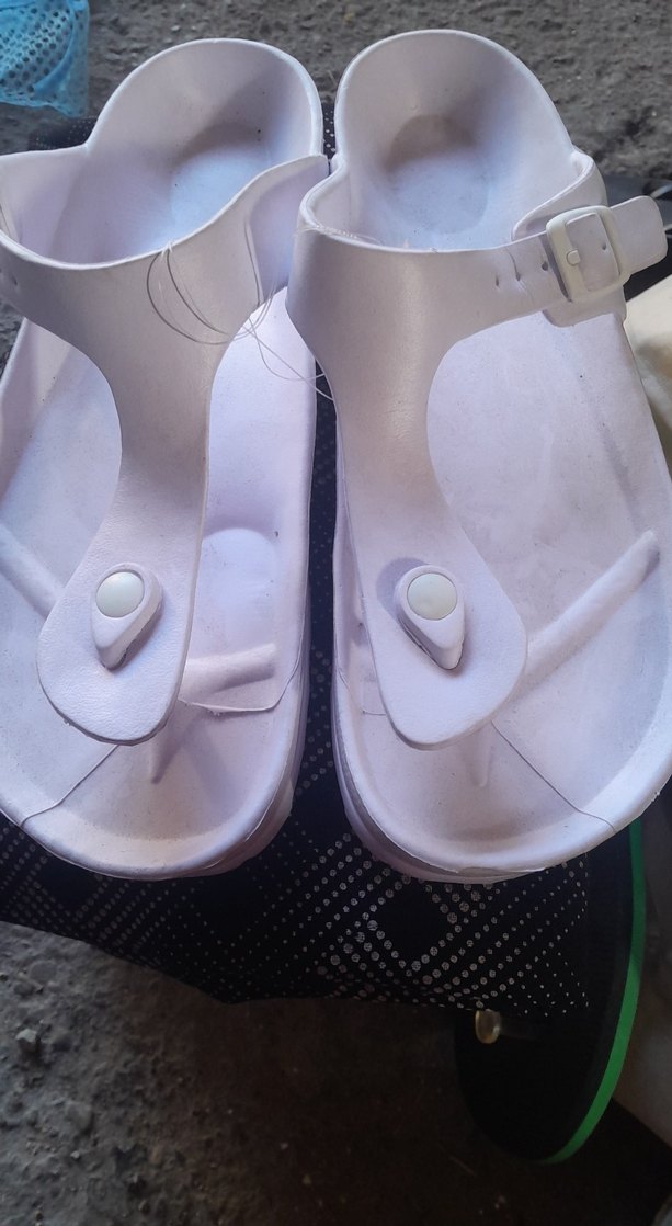 Beyaz Toka Detaylı Kadın Dolgu Topuk Terlik - Görsel 2