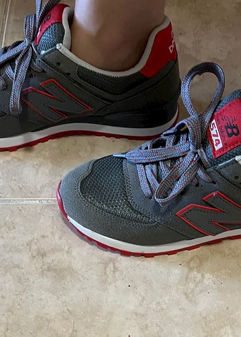 New Balance Gri Kadın Spor Ayakkabı Velcro Detaylı