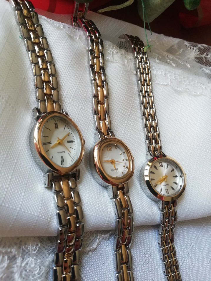 Zincir Detaylı Parıltılı Altın Kadın Saati - Görsel 2