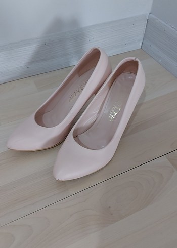 Diğer Bej Stiletto Topuklu Kadın Ayakkabı
