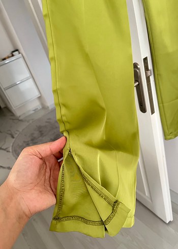 Düğmeli Yeşil Saten Kadın Gömlek takım - Görsel 2