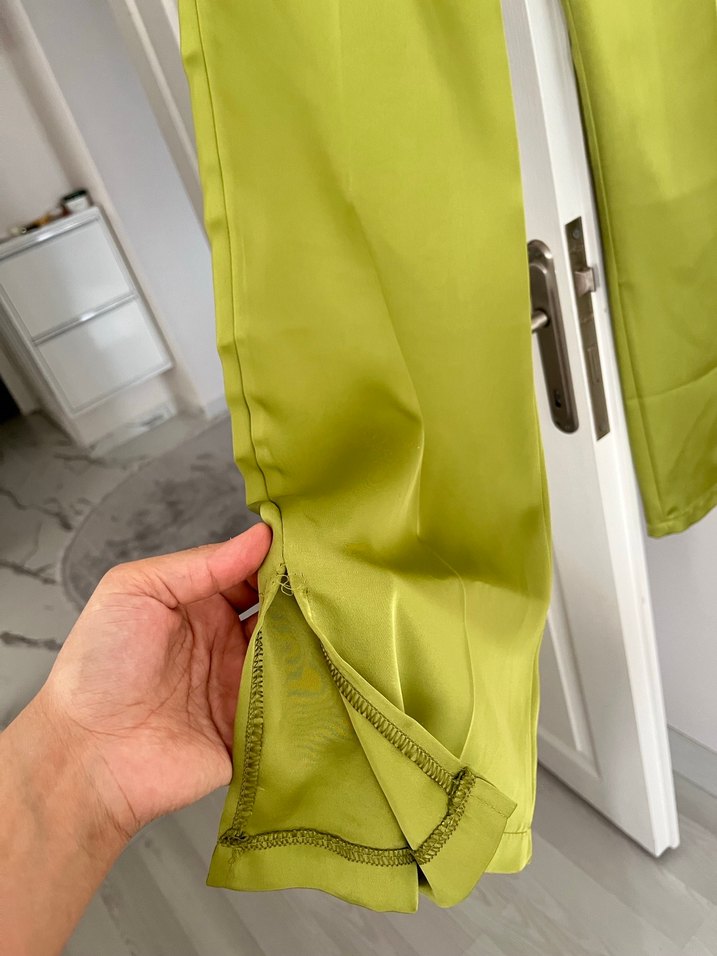 Düğmeli Yeşil Saten Kadın Gömlek takım - Görsel 2