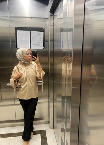 Camel Renkli Yüksek Yakalı Kadın Bluz