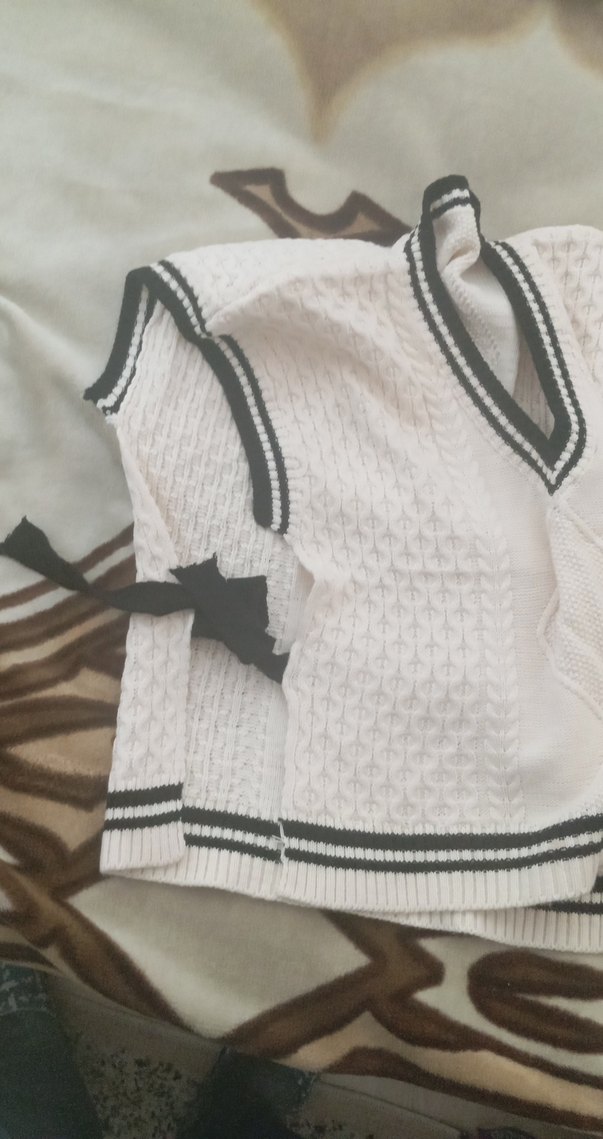 V Yaka Beyaz Triko Süveter - Görsel 2