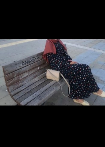 çiçekli tesettür elbise - Görsel 5