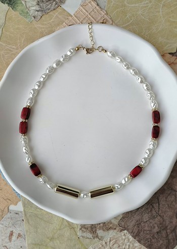 Klasik Şıklıkta Kırmızı Boncuklu Midi Kolye - Görsel 2