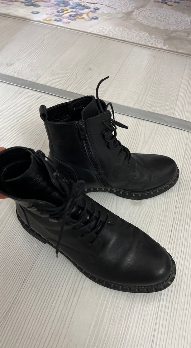 Siyah Deri Bağcıklı Gotik Topuklu Bot - Görsel 2