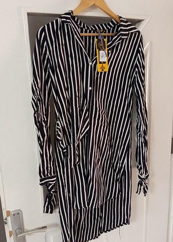 Zebra Desenli Uzun Kollu V Yaka Kadın Gömlek