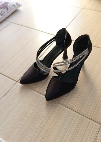 39 Beden Siyah Parlak Stiletto Tokalı Abiye Ayakkabı