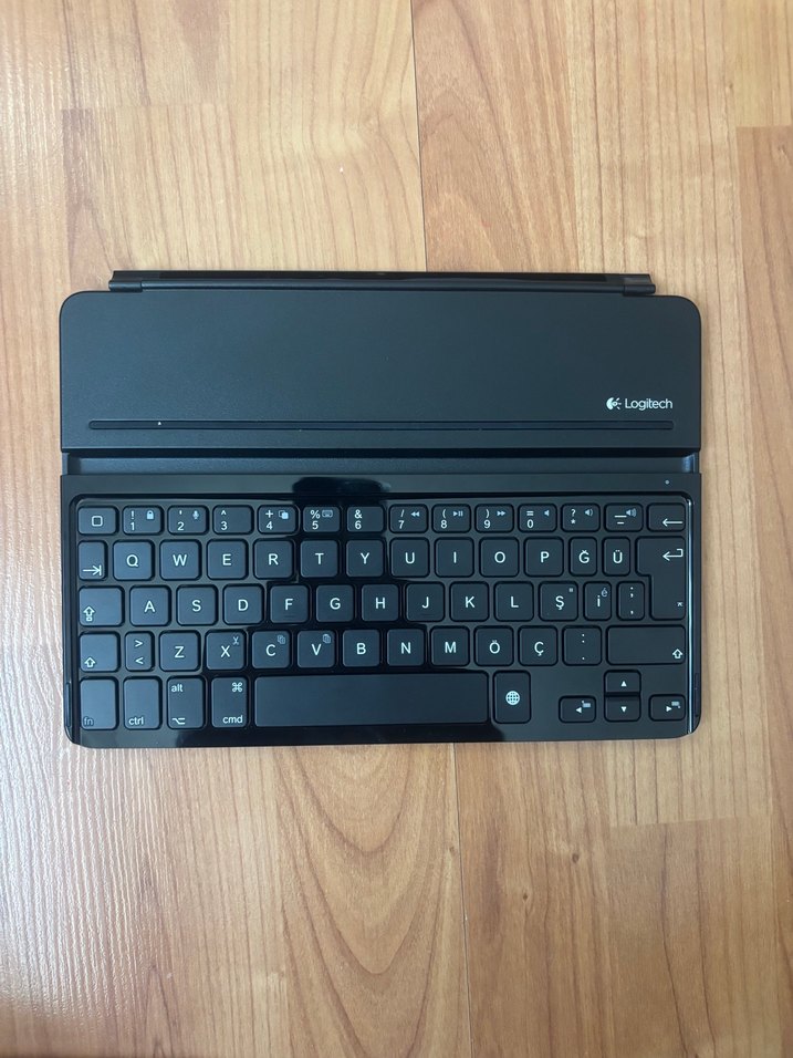 Logitech İnce Siyah Klavye Kapağı - Görsel 2