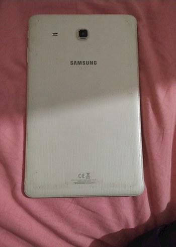 ikili beyaz ve siyah Samsung Galaxy tablet - Görsel 3