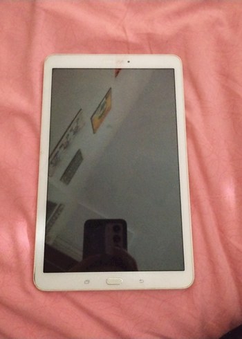 ikili beyaz ve siyah Samsung Galaxy tablet - Görsel 4